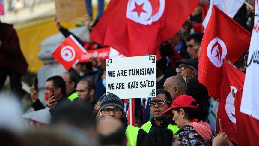 ©Yassine Mahjoub/MAXPPP – Supporters of Tunisian President Kais Saied on the 11th anniversary of the start of the 2011 revolution, when Mohamed Bouazizi set himself on fire and started the uprising, in Tunis, Tunisia. Supporters of Tunisian President Kais Saied endorse his decision to further freeze parliament until the new legislative elections on December 17, 2022 and to hold a referendum on July 25, 2022 for constitutional reforms. photo: Yassine Mahjoub