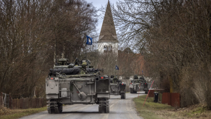 Armoured combat vehicles and soldiers from the Gotland Regiment patrol the harbour and airport on the island of Gotland, Sweden, on 16 January, 2022, amid increased tensions between NATO and Russia. Photo: Karl Melander / TT / code 75135