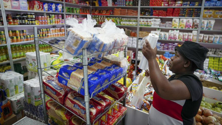 epa09818623 A woman shops for bread in a spaza shop in Cape Town, South Africa, 09 March 2022 (issued 12 March 2022). Economist and senior analyst at the South African Centre for Risk Analysis Bheki Mahlobo has indicated fuel and food price increases are amongst some of the knock-on effects that Africans can expect as a result of the current Russia-Ukraine conflict. Increases have already been felt across the continent with more expected. Due to the Russia-Ukraine conflict, global supply chains have been interrupted and as a result, the price of wheat jumped to its highest levels since 2012. Photo: picture alliance/EPA/NIC BOTHMA ATTENTION: This Image is part of a PHOTO SET