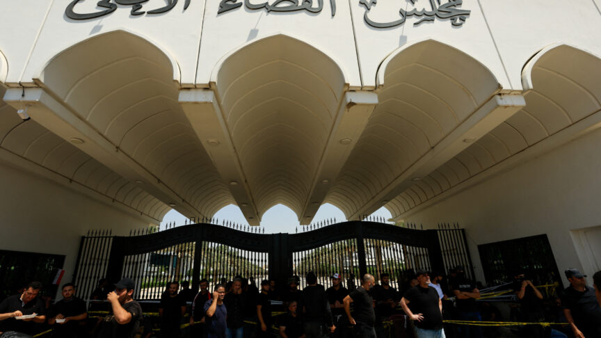 Supporters of Iraqi populist leader Moqtada al-Sadr gather for a sit-in in front of the gate of Supreme Judicial Council of Iraq, amid political crisis in Baghdad, Iraq August 23, 2022. REUTERS/Thaier Al-Sudani