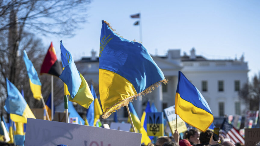 Photo by: zz/Mihoko Owada/STAR MAX/IPx 2022 2/27/22 Demonstrators in support of Ukrainian citizens attend a protest rally against Russia’s invasion of Ukraine outside The White House in Washington, D.C. on February 27, 2022. Russian President Vladimir Putin has ordered Russia’s military forces to be on “special alert” after supposedly “aggressive statements” made by The West as the international community continues to condemn his invasion of Ukraine. (Washington, D.C.)