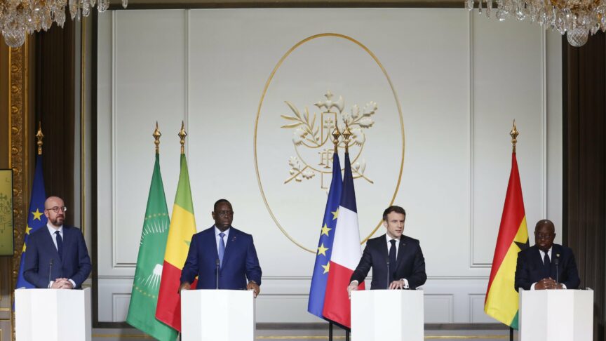 ©Sebastien Muylaert/MAXPPP – Paris 17/02/2022 French President Emmanuel Macron, flanked by Ghana’s President Nana Afuko Addo, Senegal’s President Macky Sall, and European Council President Charles Michel, holds a joint press conference on France’s engagement in the Sahel region, at the Elysee Palace in Paris, France. France and its partners have announced the start of their military withdrawal from Mali. 17.02.2022