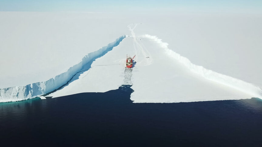 a Ice enpalled naldo, ice breaking ship