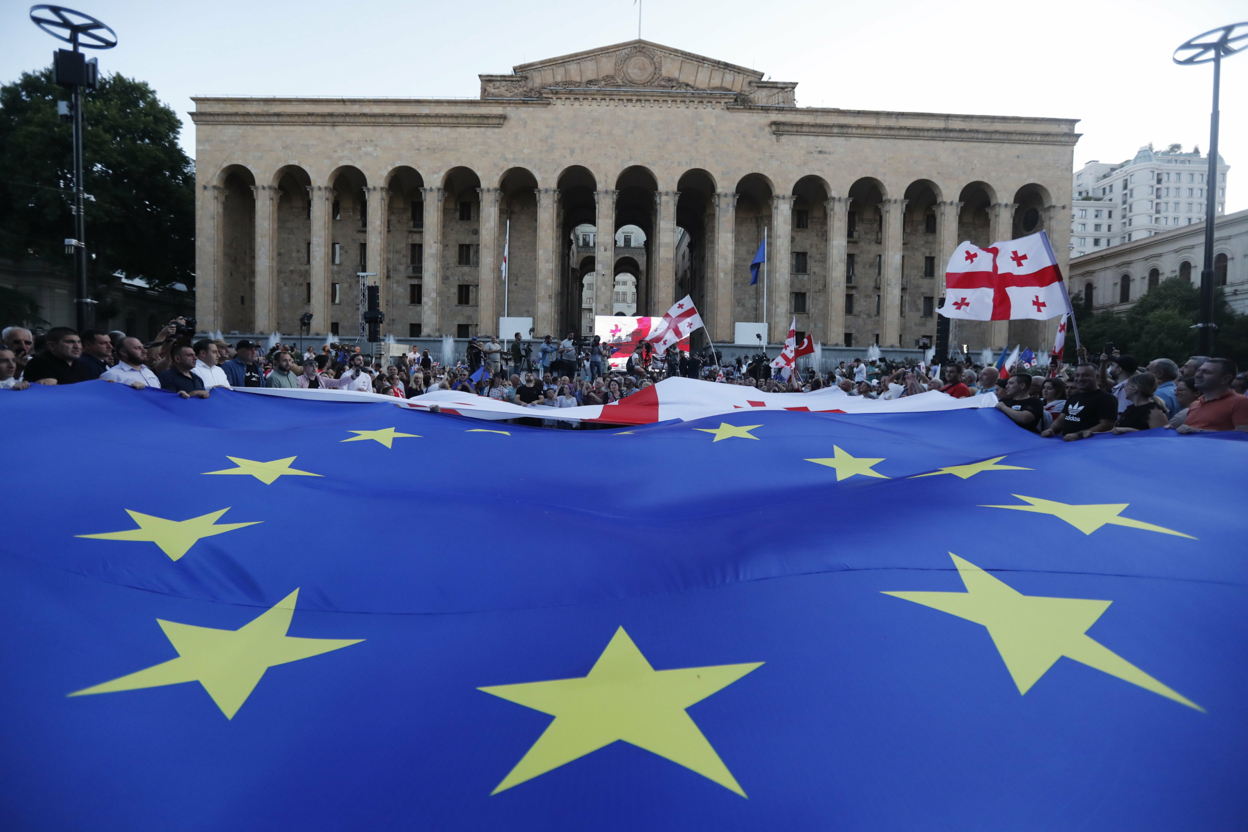 Грузия европа. Митинги в Европе. Грузия Евросоюз. Членство Грузии в Евросоюзе. Евроинтеграция Грузии.