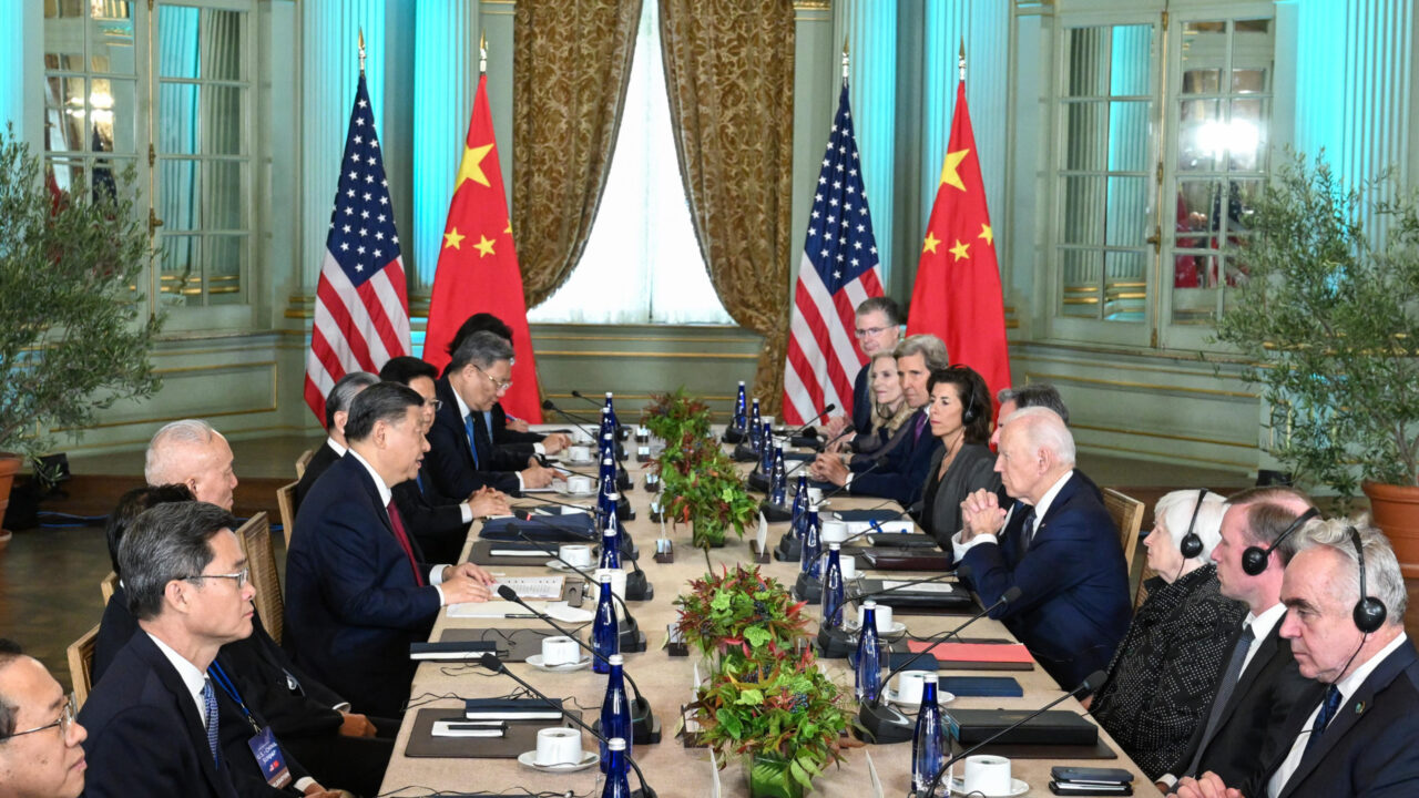 (231115) — SAN FRANCISCO, Nov. 15, 2023 (Xinhua) — Chinese President Xi Jinping meets with U.S. President Joe Biden at Filoli Estate in the U.S. state of California, Nov. 15, 2023. (Xinhua/Rao Aimin)