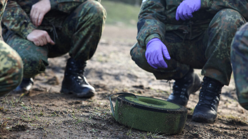 Ukrainian and German soldiers gather around a defused mine during mine sweeping training of the EU’s Military Assistance Mission in support of Ukraine (EUMAM Ukraine) at the multinational special training area of Germany’s army Bundeswehr in Altengrabow near Magdeburg, Germany, December 12, 2023. REUTERS/Liesa Johannssen