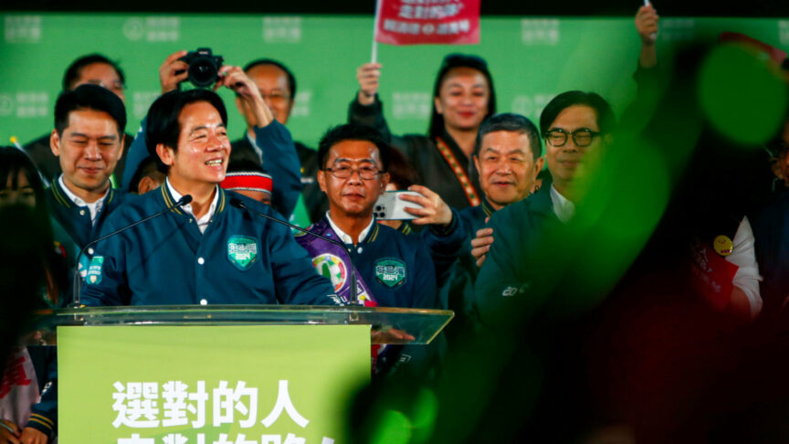 epa11062736 Democratic Progressive Party presidential candidate William Lai (Lai Ching-te) (L) delivers a speech during presidential campaign rally in Kaohsiung city, Taiwan, 07 January 2024. Taiwan presidential election is scheduled to be held on 13 January 2024. Photo: picture alliance/EPA/DANIEL CENG