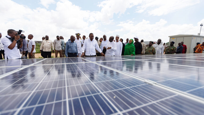 (211126) — NAIROBI, Nov. 26, 2021 (Xinhua) — Kenyan President Uhuru Kenyatta (C) attends the launching ceremony of a 50-megawatt solar farm in Garissa, Kenya, Dec. 13, 2019. TO GO WITH “Roundup: China-Africa cooperation supports Africa’s transition to green energy” (Xinhua/Xie Han)