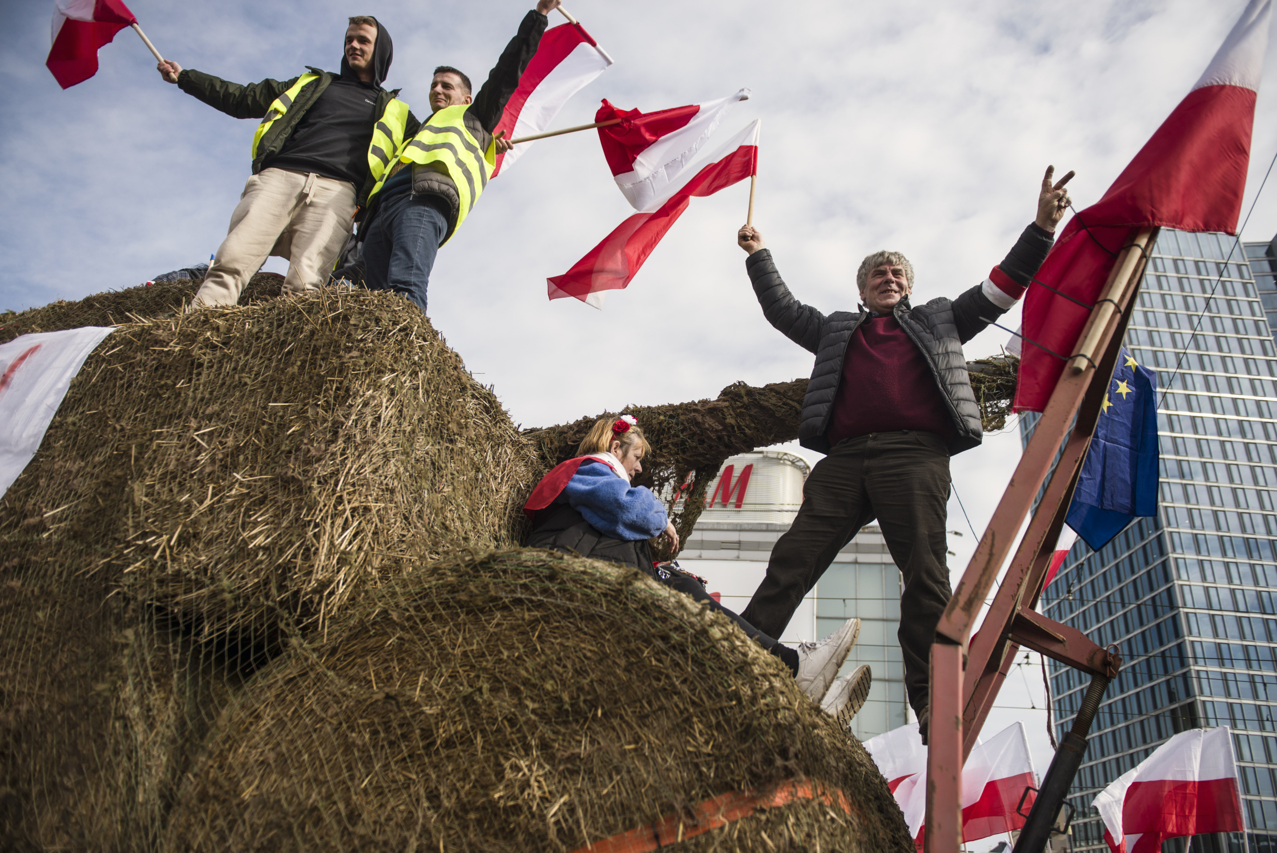 Wojna, gospodarka i polityka: wsparcie Polski dla Ukrainy wśród protestów agrarnych