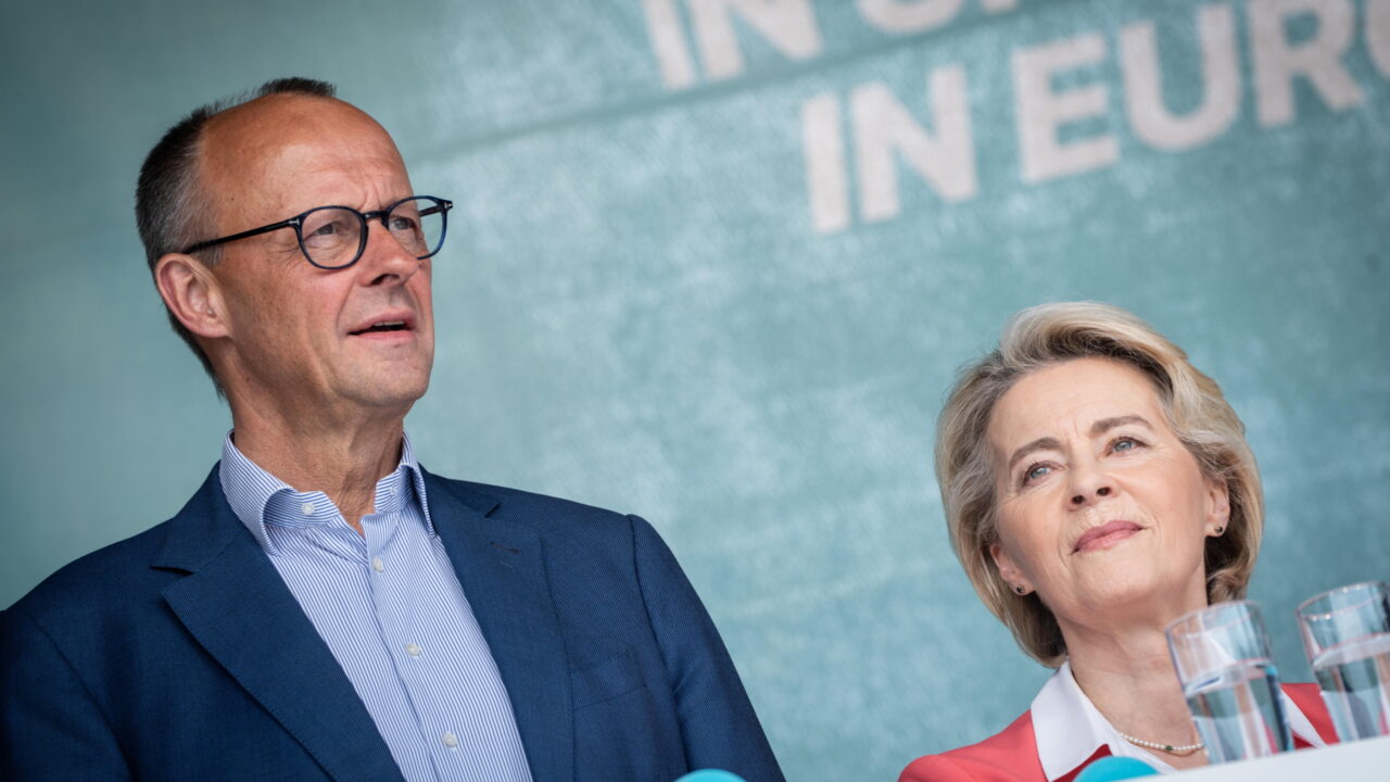 CDU-Wahlkampfveranstaltung zu Europawahl 2024 in Wunstorf-Steinhude am Steinhuder Meer bei Hannover in Niedersachsen  CDU-Parteivorsitzender Friedrich Merz mit Ursula von der Leyen, Präsidentin Europäische Kommission und Spitzenkandidatin zur Europawahl