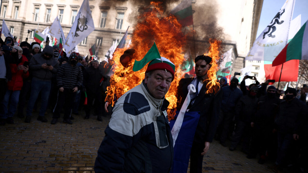 A supporter of Bulgaria’s ultranationalist Revival party walks in front of a burning effigy of Christine Lagarde, President of the European Central Bank and an EU flag during a demonstration against the country’s plans of joining the euro zone, in Sofia, Bulgaria February 22, 2025. REUTERS/Stoyan Nenov TPX IMAGES OF THE DAY