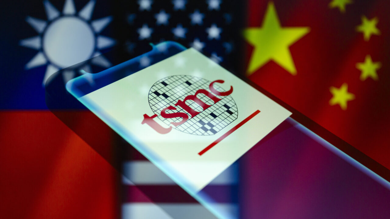 November 10, 2024, Asuncion, Paraguay: Taiwan Semiconductor Manufacturing Company Limited (TSMC) logo is displayed on a smartphone backdropped by cropped flags of Taiwan, the United States and China. (Credit Image: Â© Andre M. Chang/ZUMA Press Wire
