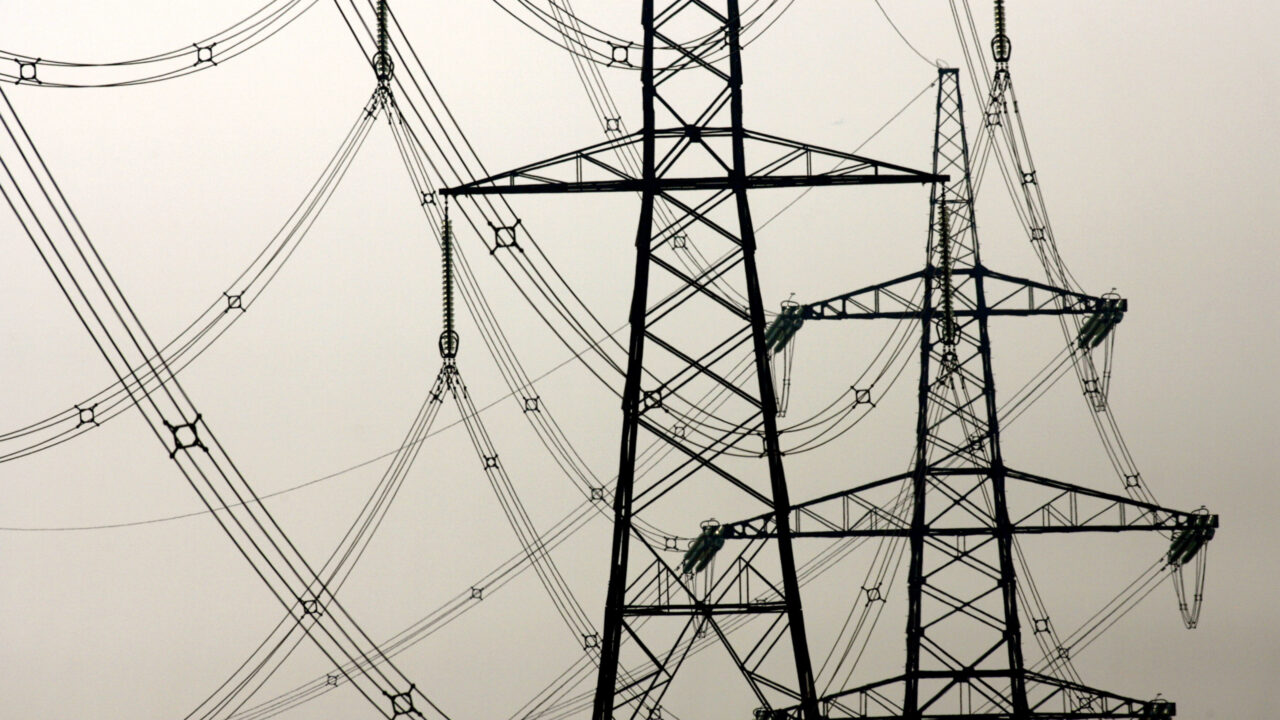 Winter energy supply. EMBARGOED TO 0001 THURSDAY OCTOBER 9 File photo dated 26/03/07 of high tension power lines stretching across the Hampshire countryside near Southampton sending electricity generated at Fawley Power Station in the New Forest to the network. Great Britain’s energy system operator has said there could be “tight days” for energy supply over winter but stressed that new battery storage will help to meet national demand. Issue date: Thursday October 9, 2025. The National Energy System Operator (Neso) indicated that imported electricity supply from Europe could be used “when required” to help power homes and businesses. Photo credit should read: Chris Ison/PA Wire URN:81924747
