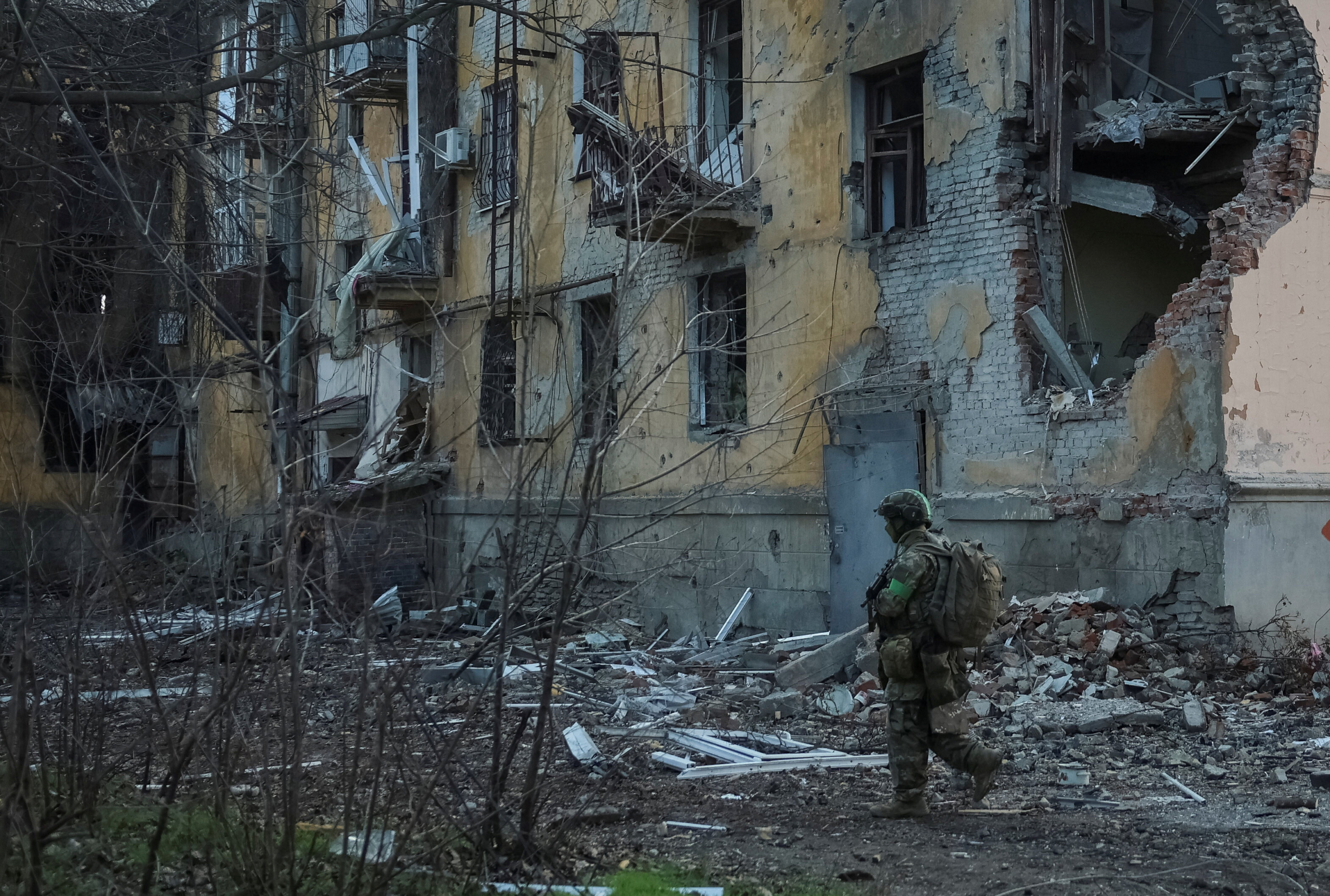 Fragile frontline: The consequences of declining military aid to Ukraine