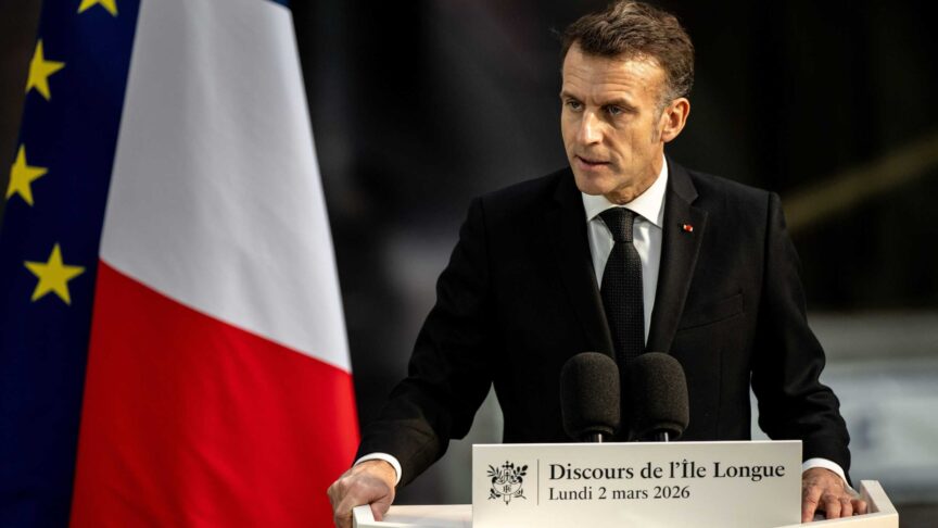 Macron Finistere Ile Longue