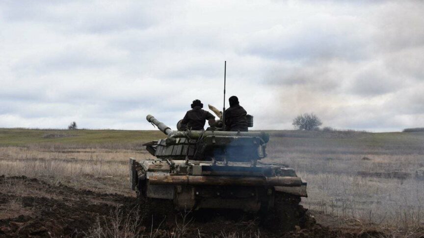 DONBASS, UKRAINE – APRIL 18: (—-EDITORIAL USE ONLY ‚Äì MANDATORY CREDIT – “ARMED FORCES OF UKRAINE / HANDOUT” – NO MARKETING NO ADVERTISING CAMPAIGNS – DISTRIBUTED AS A SERVICE TO CLIENTS—-) Ukrainian army conduct a drill with military tanks while military activity continues in the Donbas region, Ukraine on April 18, 2021. Armed Forces of Ukraine / Anadolu Agency