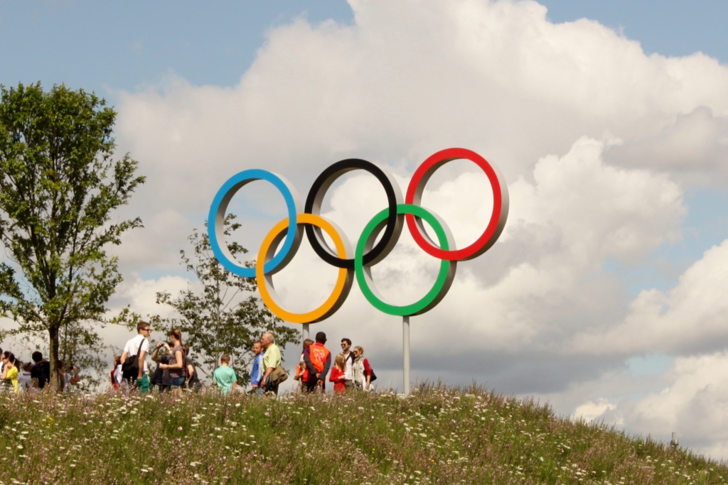 The five olympic rings above a hillside in England